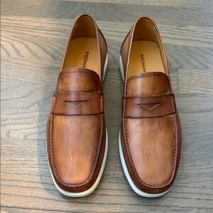 Magnanni Men's Tan Leather Slip-On Loafers